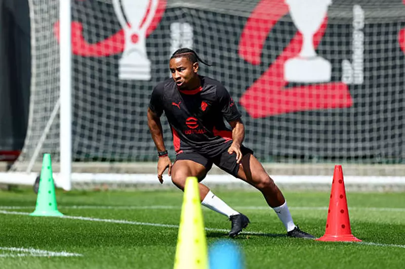 كريستوفر نكونكو لاعب ميلان الجديد 